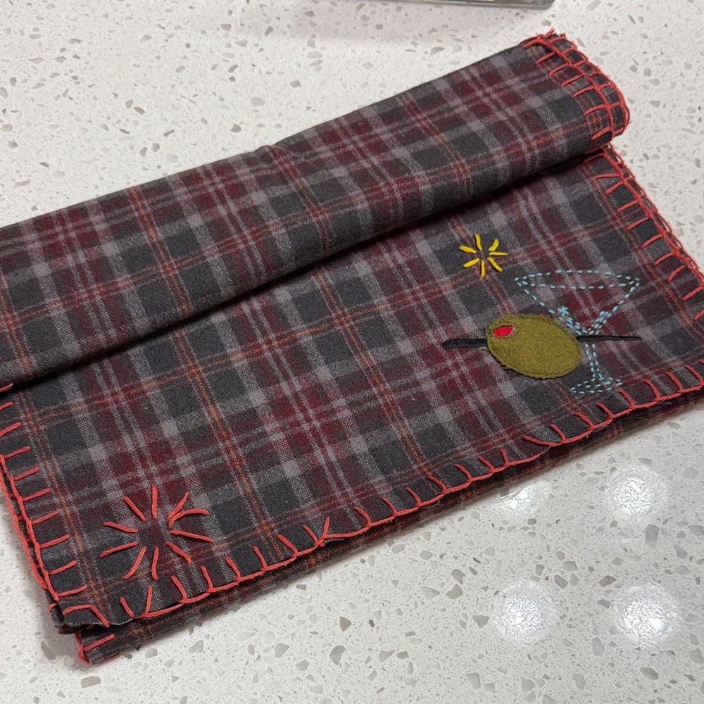 GAP Cocktail Burgundy/grey Plaid Wool Blend scarf Unisex kitschy martinis winter